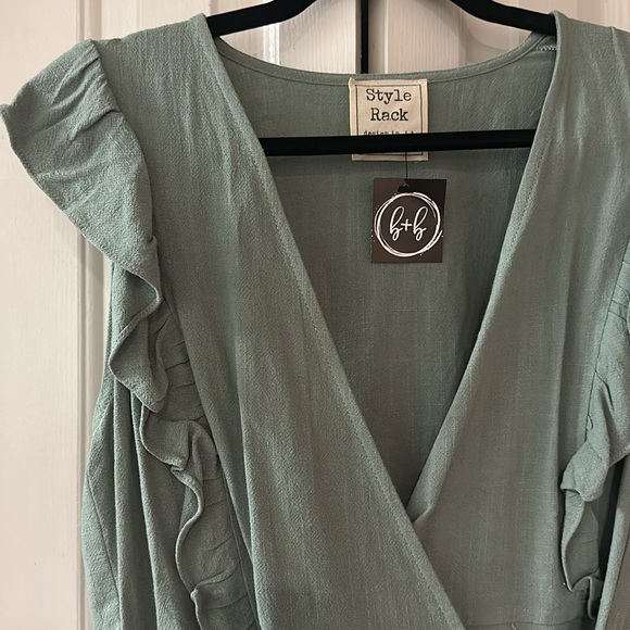 Style Rack wrap top. Green. Size large. - Picture 2 of 3